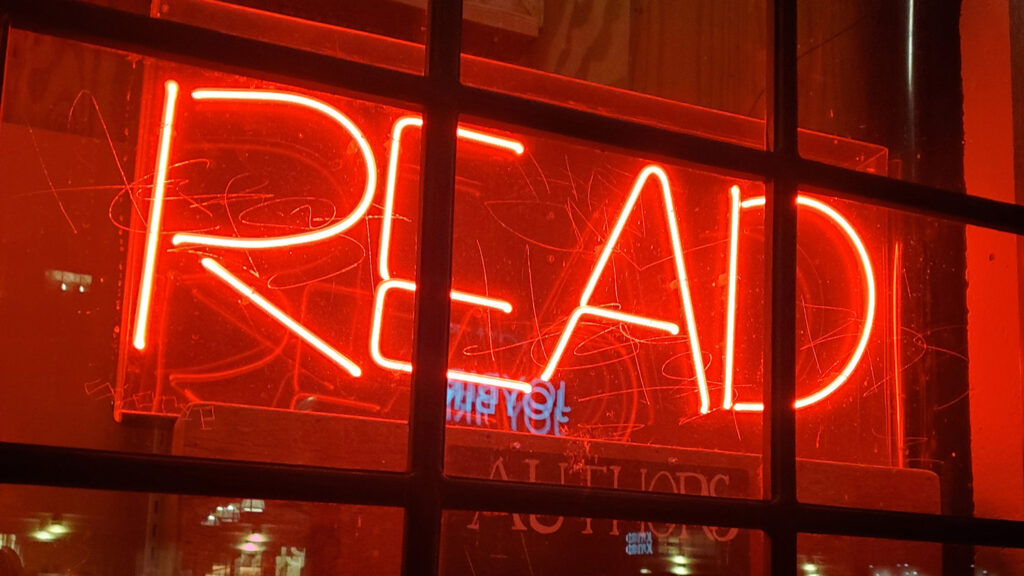 A red neon sign that says READ.